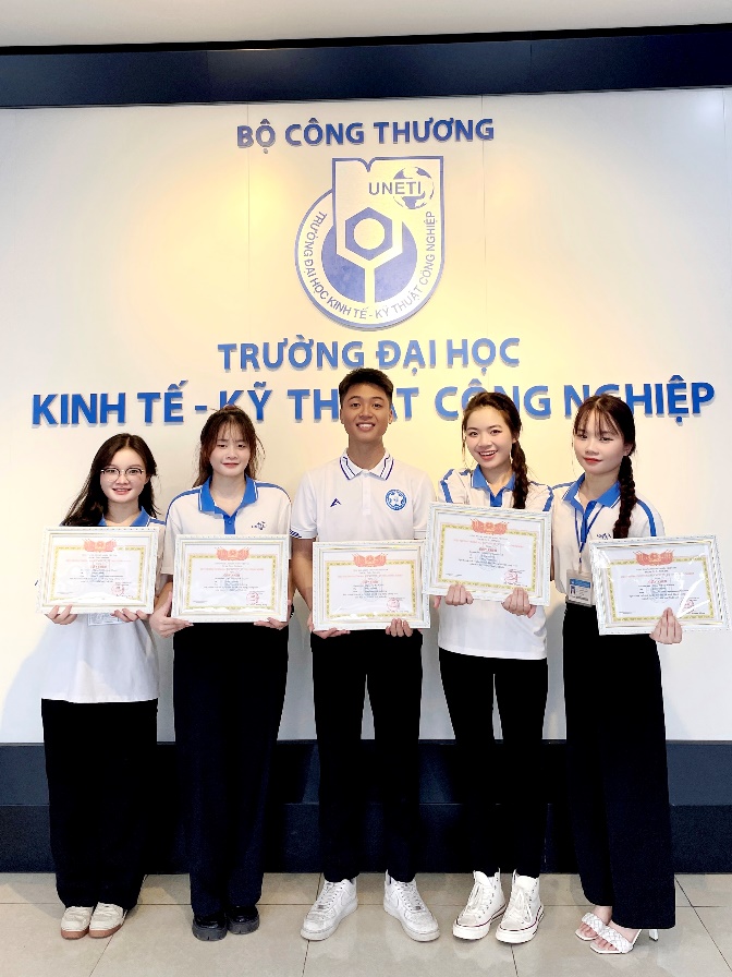 A group of people holding certificates AI-generated content may be incorrect.